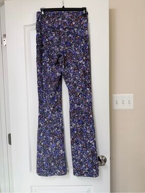 Lululemon Groove Super-High-Rise Flared Pant *Nulu in Flower Burst Multi
